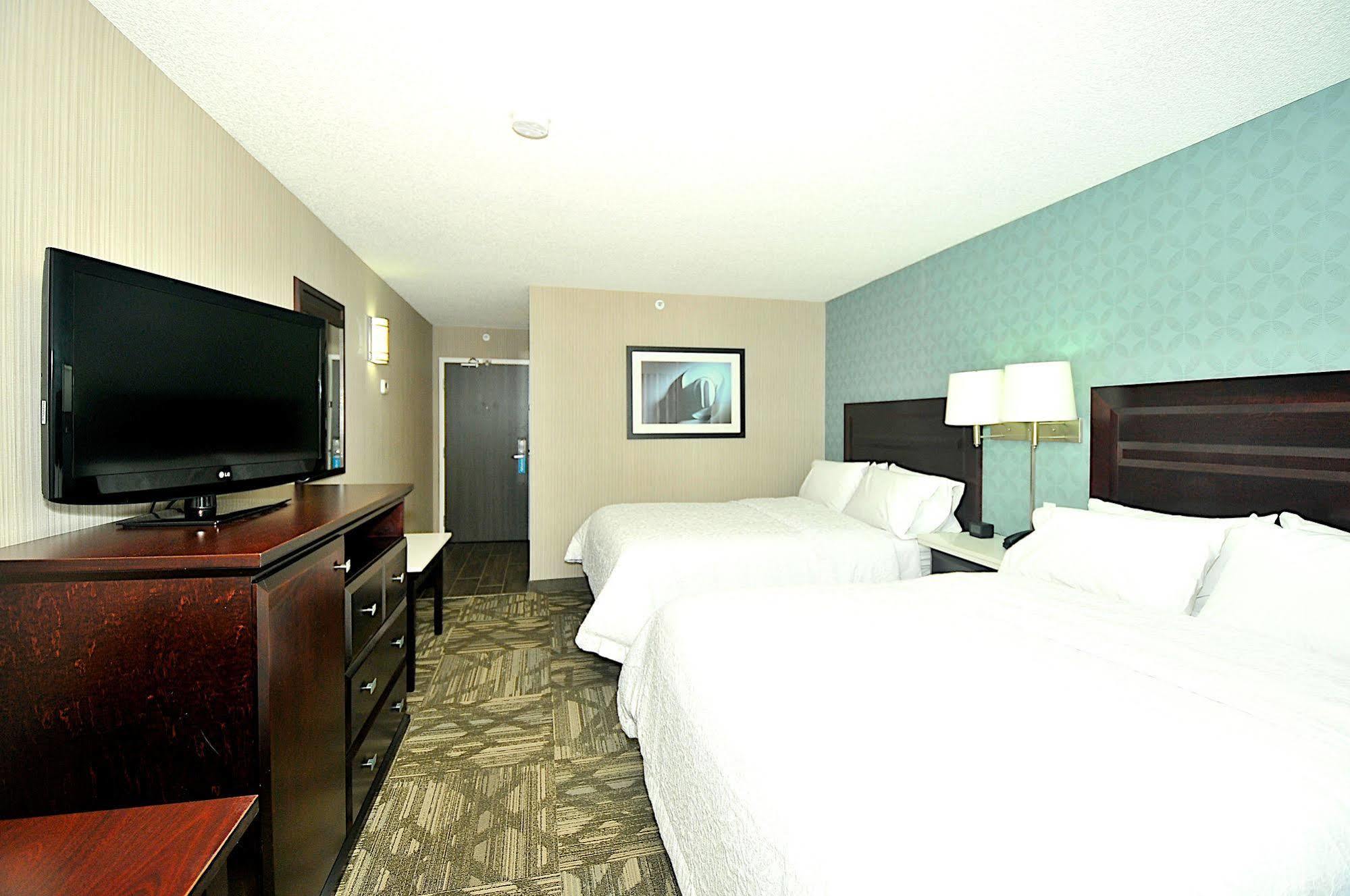 Hampton Inn & Suites By Hilton Calgary-Airport Exterior foto